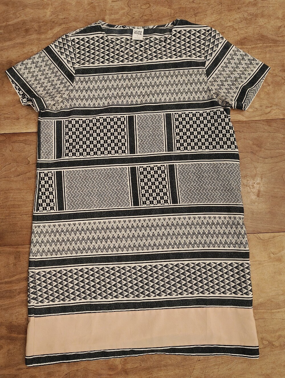Vero Moda Geometric Print Shift Dress – Size XL